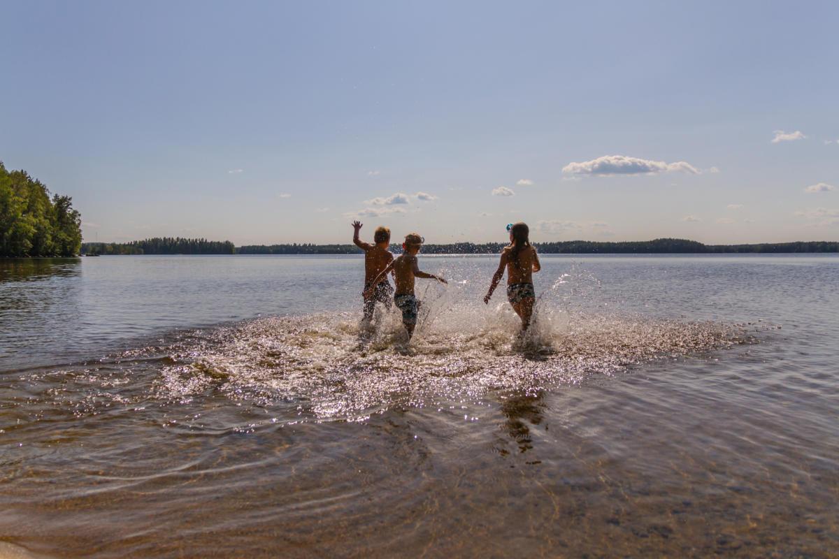 Kesän riemuja - Hakiansalmen uimaranta