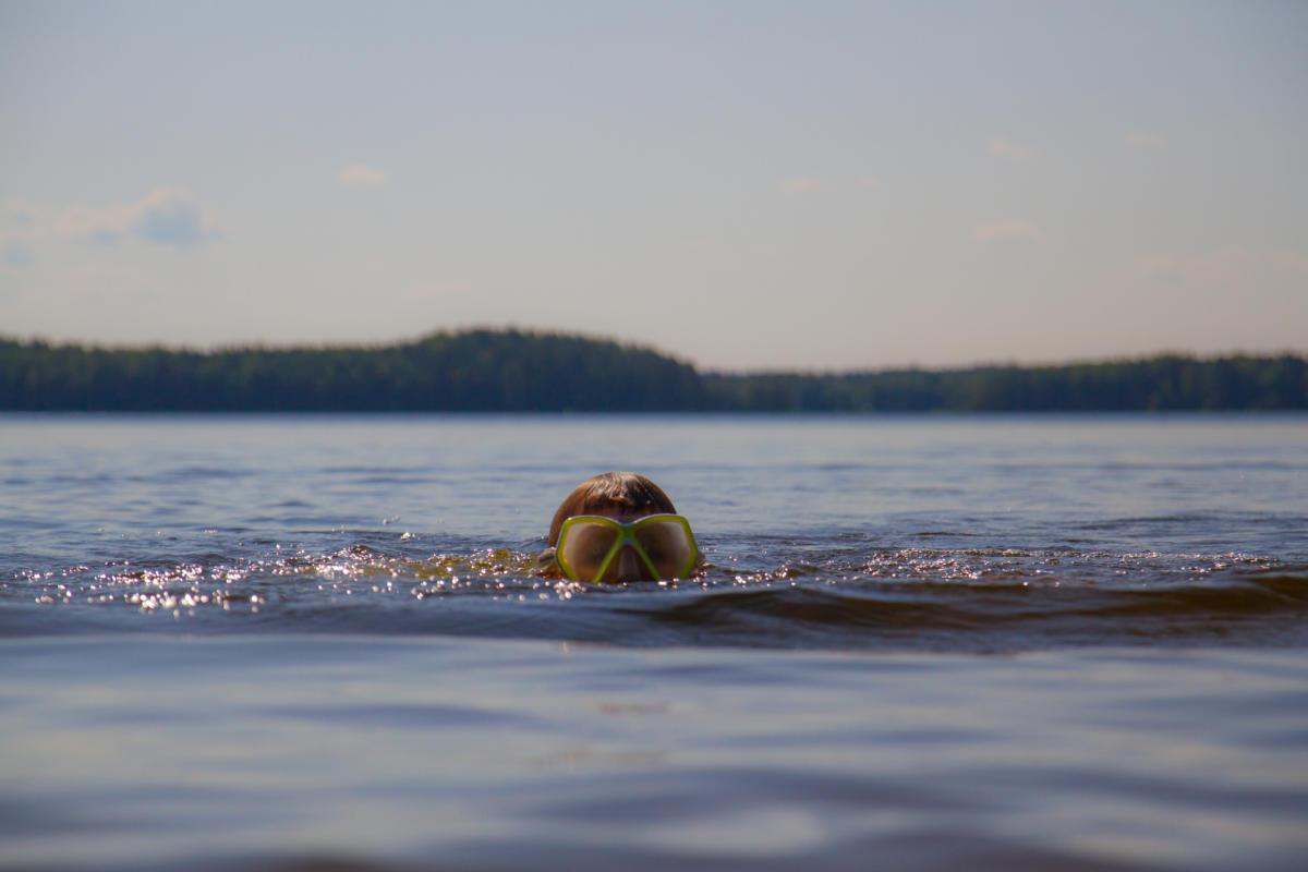Pinnan alla - Hakiansalmen uimaranta