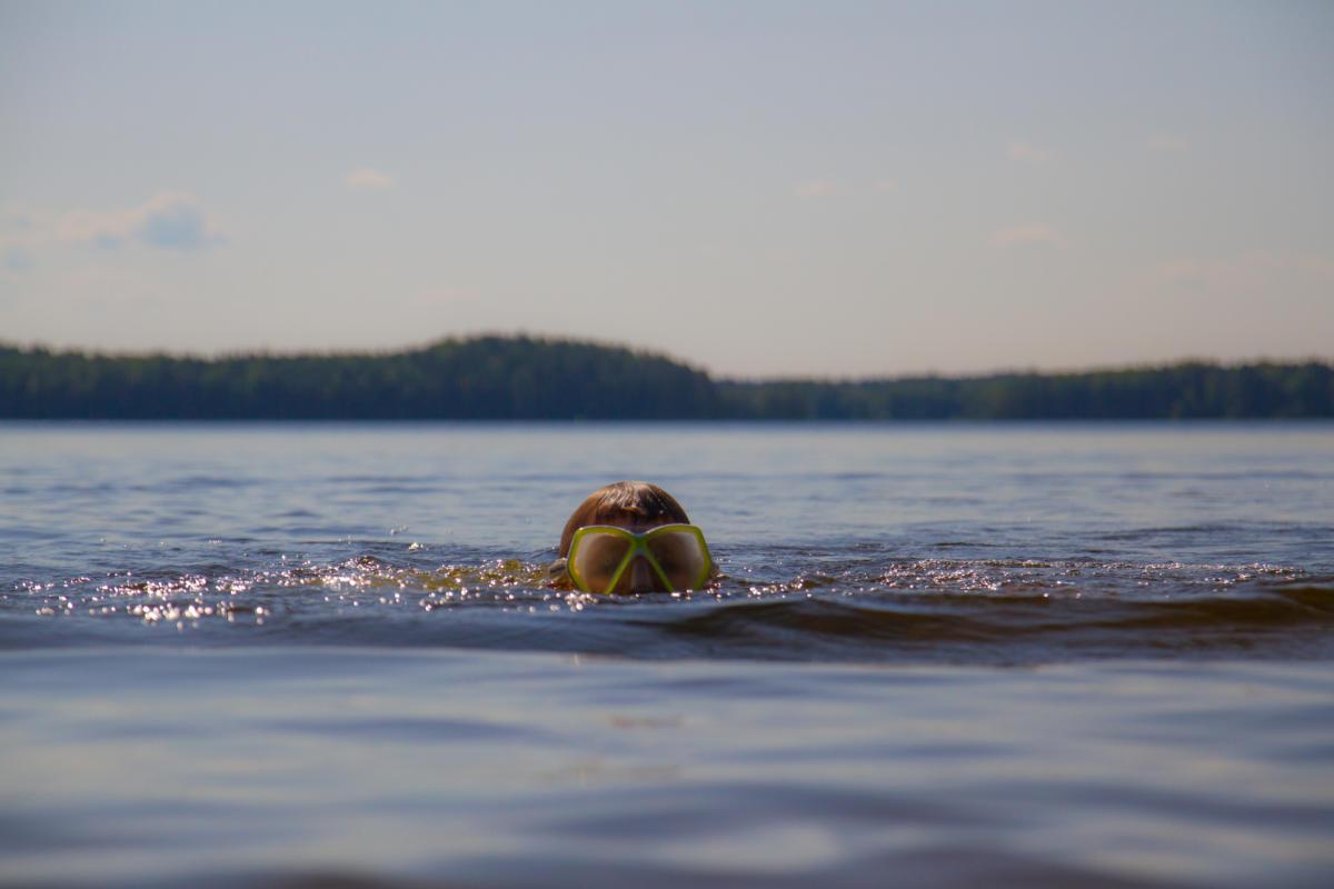 Pinnan alla - Hakiansalmen uimaranta